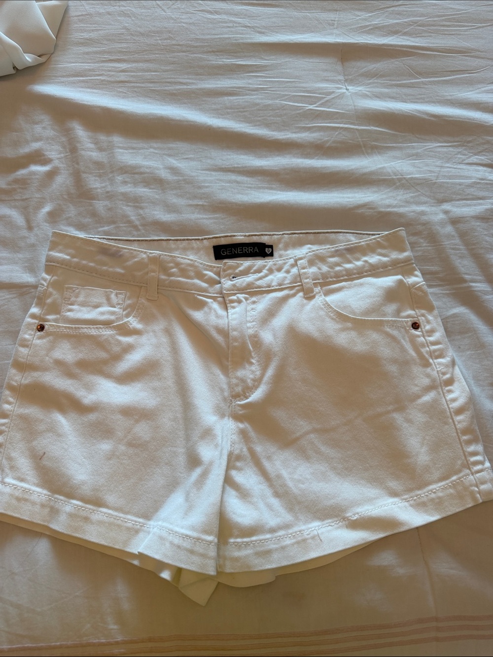 Generra Women's White Stretch Cotton Shorts